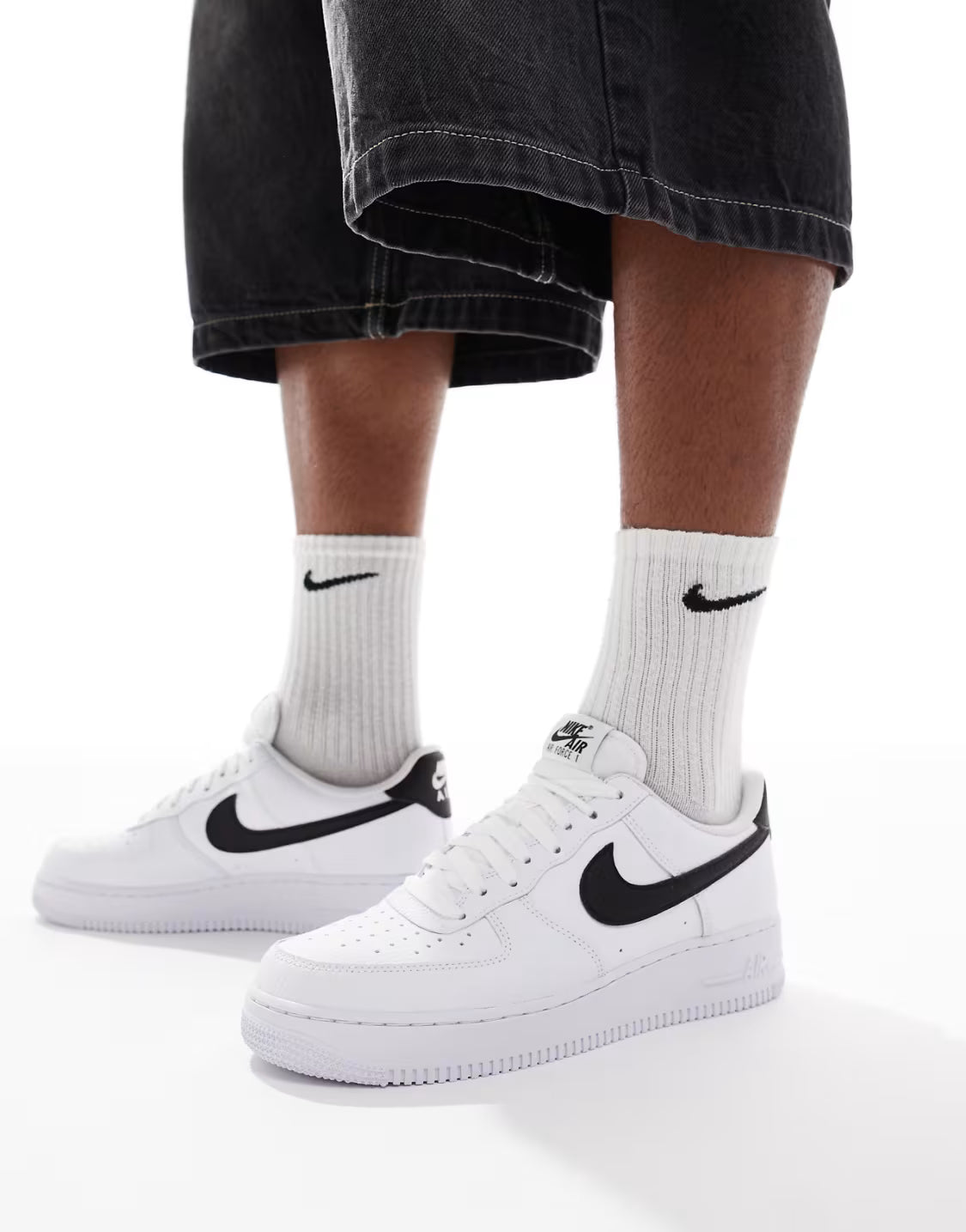 Nike Air Force 1 '07 Trainers in White and Black